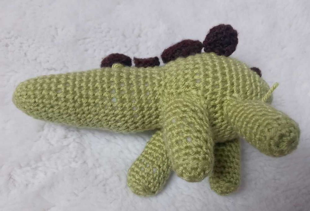 Maskotka z włóczki ręcznie robiona DINOZAUR
