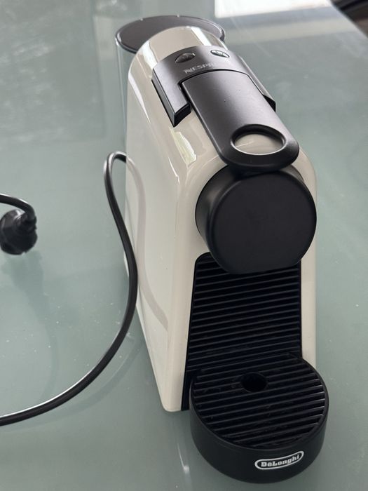 Bonita maquina de café nespresso branca!