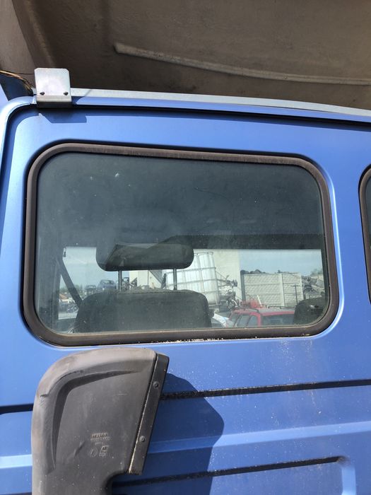 Szyba karoseryjna tył lewa Nissan Atleon II 06-13