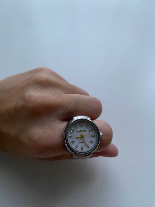 JewelryWe Zegarek na Palec – Elastyczny Pierścień Kwarcowy