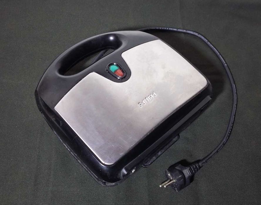 Электровафельница Philips HD2383.