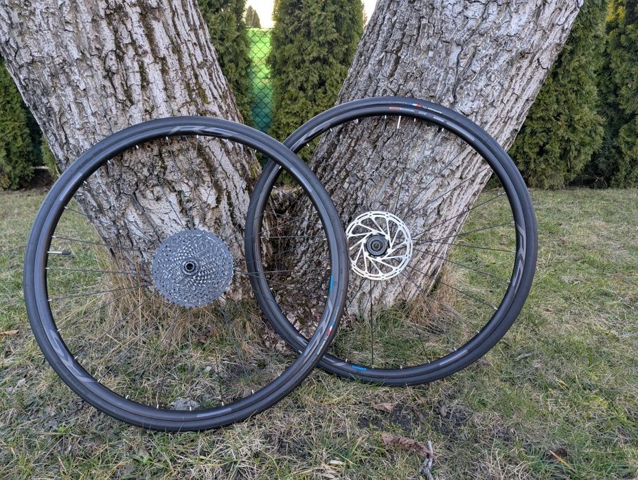Gravel Ridley Kanzo A + Trenażer Wahoo + 2 kpl. kół
