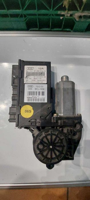 моторчик стеклоподъмника Задний Правый на Audi A8/d3
