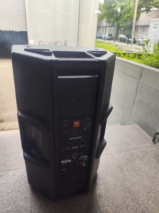 Colunas JBL EON615