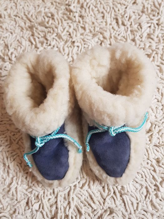 Теплые детские пинетки . Две пары.. Германия.