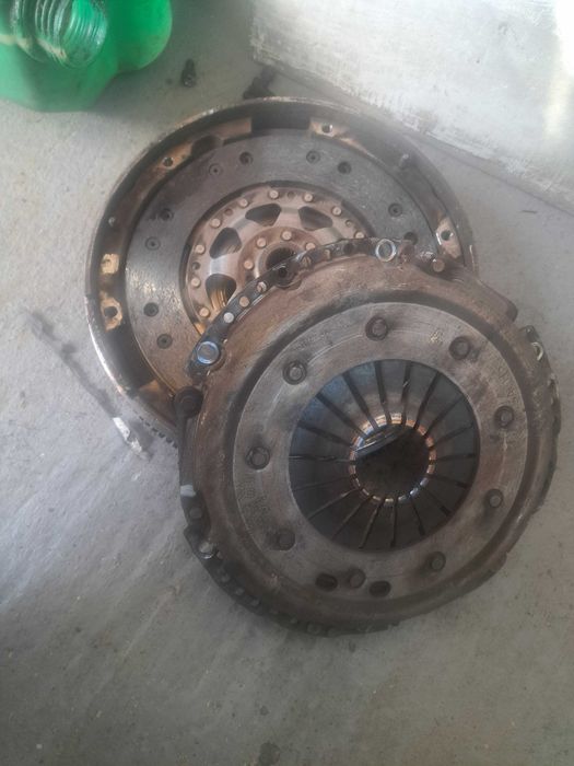 Sprzęgło  dwumasowe  tarcza docisk Audi A4 B7 1.9 tdi