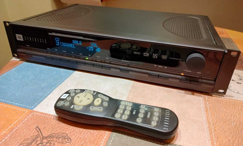 Предварительный усилитель - ЦАП - процессор JBL Synthesis SDP-3