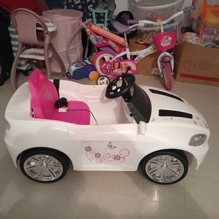 Carro menina passeio
