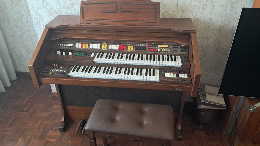 Órgão Eletrónico Elka E-49 + Banquinho Original – Excelente Estado (Porto - Boavista)