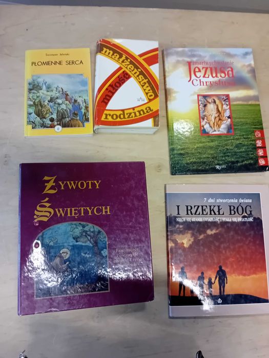 Oddam książki i albumy o tematyce religijnej 28 szt.