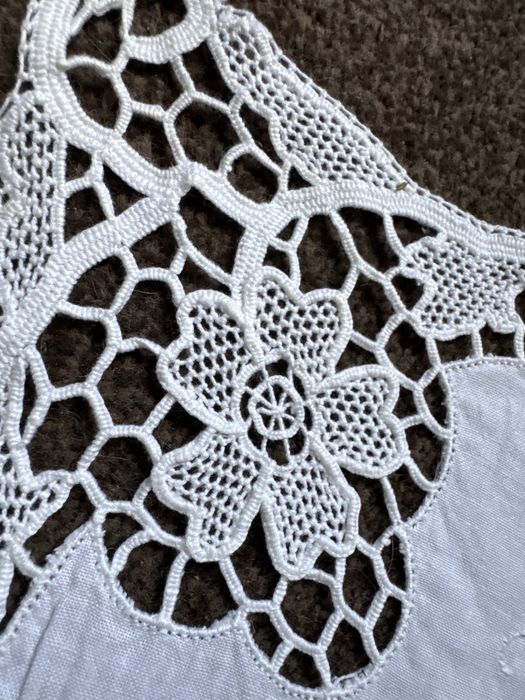 Obrus  kołkowy ręcznie wyszywany rękodzieło do kolekcji