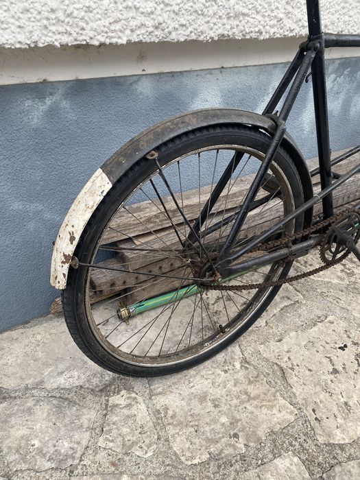 Bicicleta antiga inglesa carga