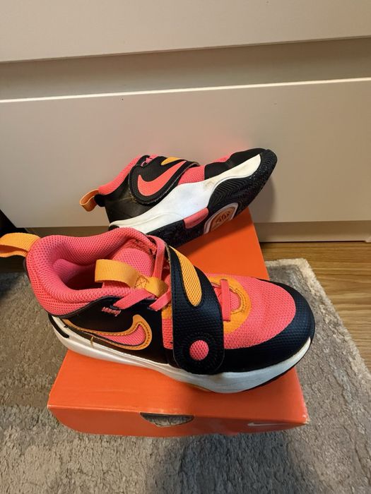 Кроссовки Nike Team Hustle оригинал 32 размер