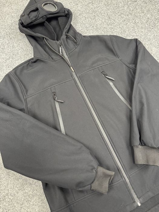 Чоловіча стильна спортивна куртка soft shell з лінзами c.p. company