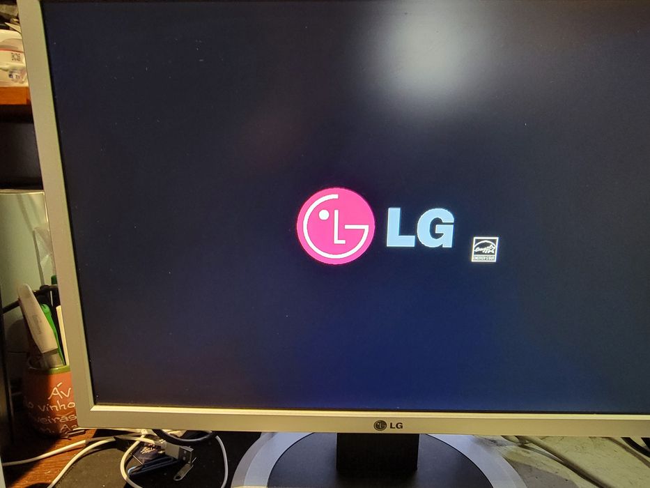 Monitor LG Flatron L194WS-SF de 19 polegadas