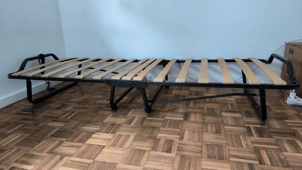 Cama dobrável de solteiro