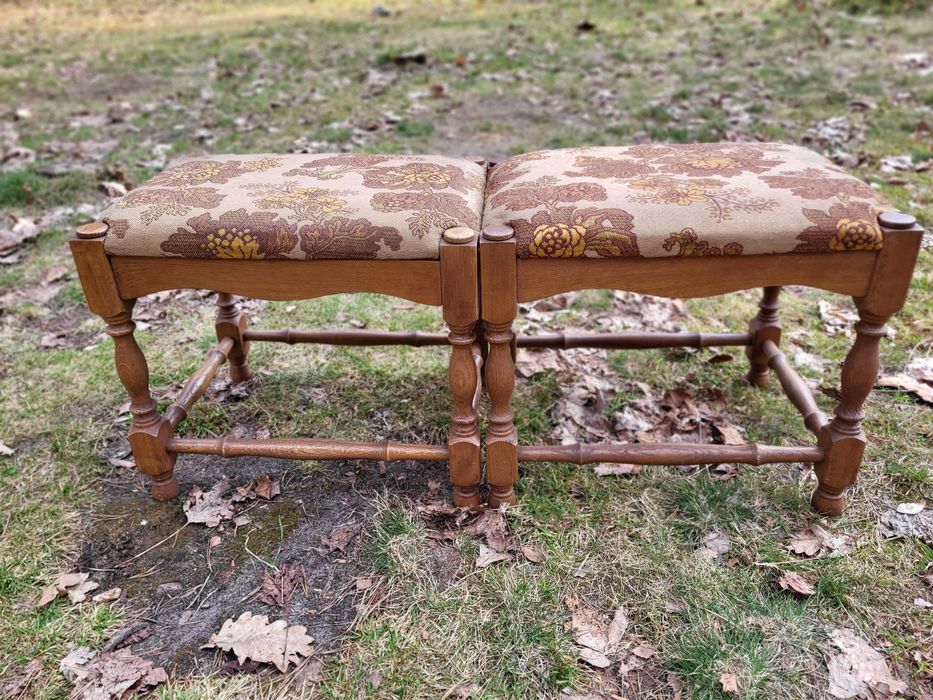 Taboret podnóżek tapicerowany dębowy drewno PRL