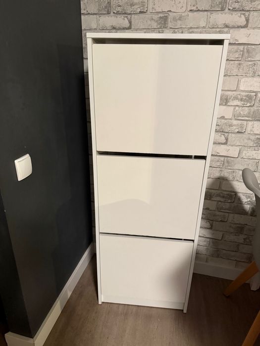 Ikea szafka na buty Bissa, 3 przegrody, biały, 49x28x135 cm.