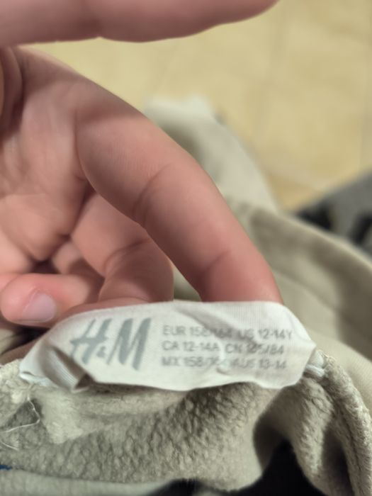 Diversas t shirt e camisolas rapaz entre 12 a 14 anos. Cada uma a 3 eu