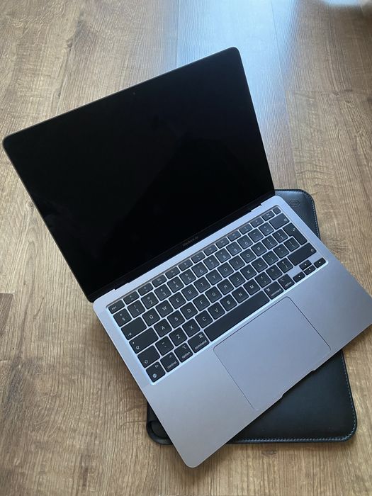 MacBook Air 2020 M1 (A2337) - uszkodzona matryca