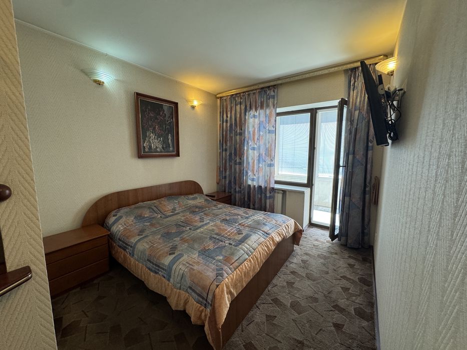 Продається простора 4-х кімнатна квартира в самому центрі Дніпра!