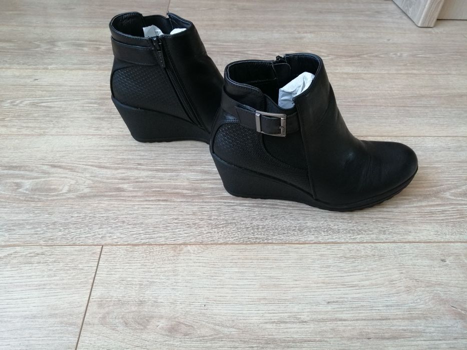 Buty na koturnie botki czarne r 39