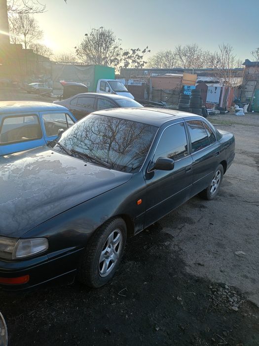 Тойота Камри 10.