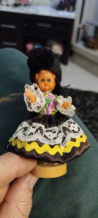 Três bonecos antigos