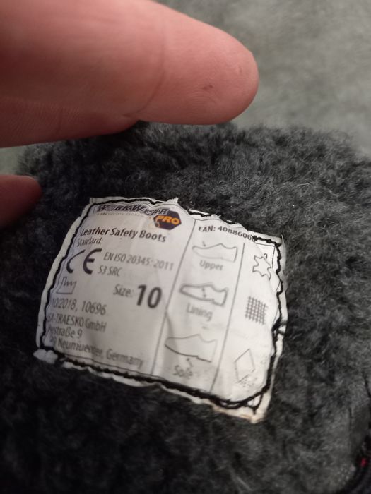 Продам рабочие ботинки.
