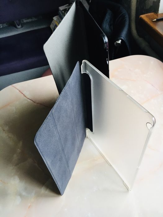 Продам чехлы для планшета б/у