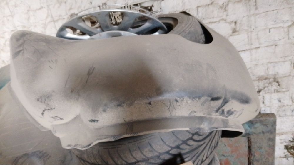 Продам передние подкрылки новые