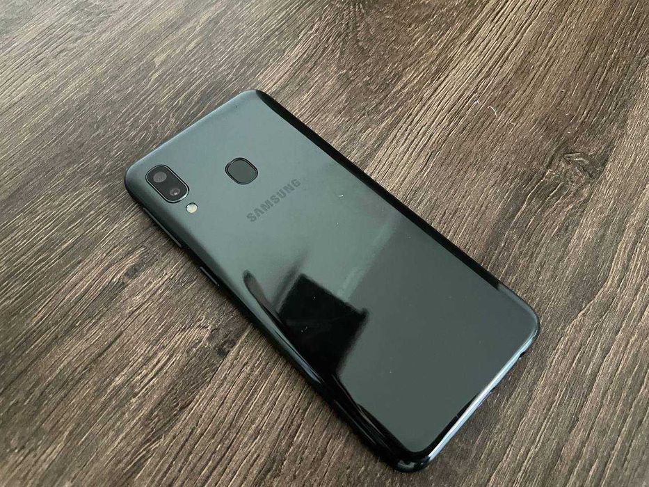 Смартфон Samsung Galaxy A20e SM-A202F 3/32GB 5.8" 2Sim NFC 3000 mAh