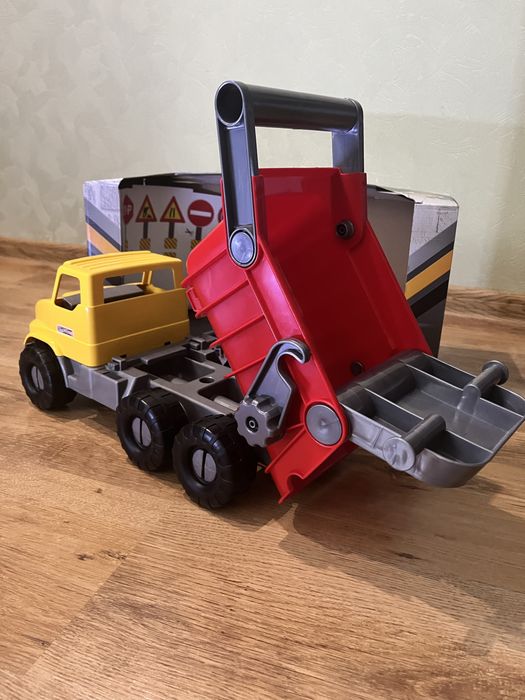 Машина самоскид вантажівка city truck