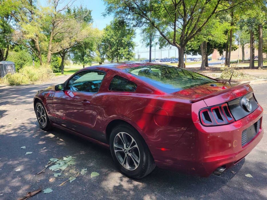 Ford Mustang V6      2014