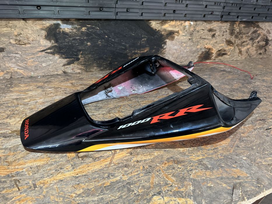 Honda cbr sc57 1000rr zadupek plastiki