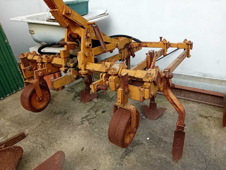 Alfaia agrícola - Escarificador