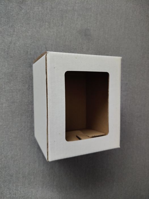Kartonik, pudełko na kubek z okienkiem,białe.