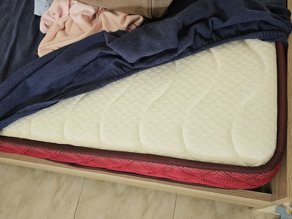Cama + Colchão Seminovos (Perfeito Estado)