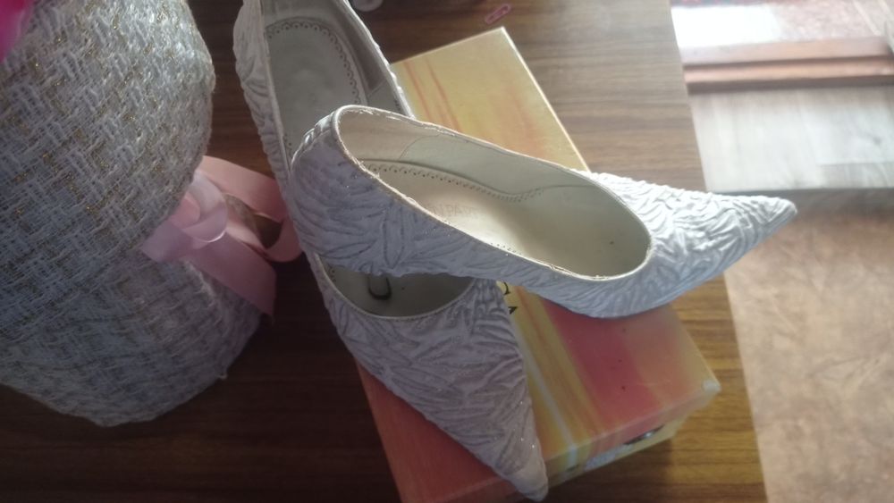 Продаю свадебные туфли