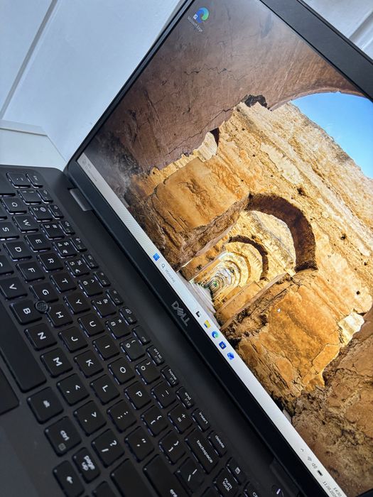 Dell Precision 3541 i7 / 16 GB RAM / SSD 512 GB / Windows 11 Pro