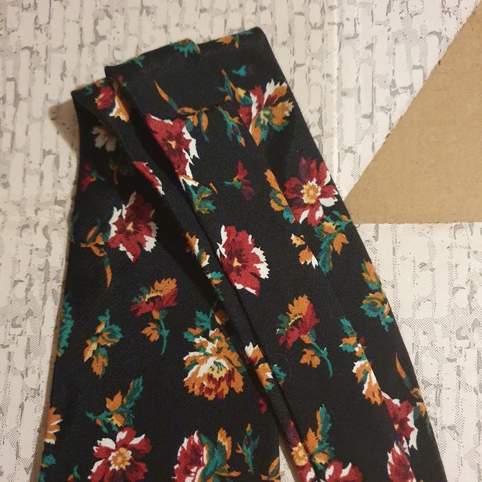 Krawat męski w kwiaty