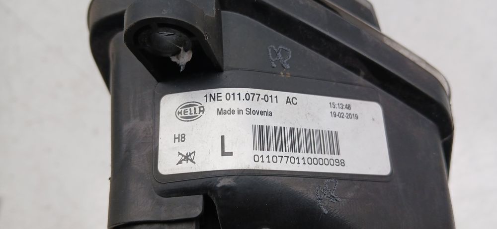 Farol nevoeiro frente esquerdo SEAT Leon ST (5F8)