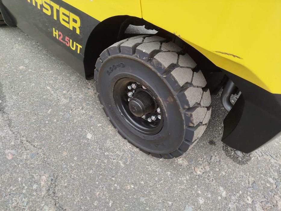 Газо-бензиновий вилковий навантажувач Hyster H2.5UT, 2023 рік  Новий  В наявності