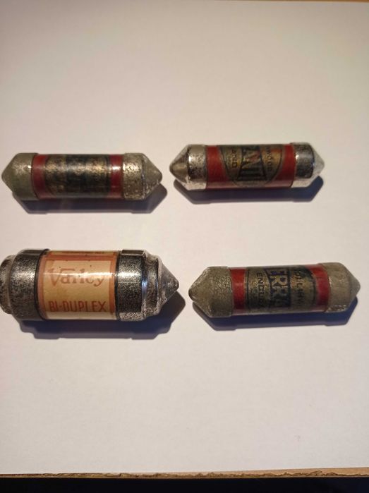 Conjunto de quatro resistências antigas