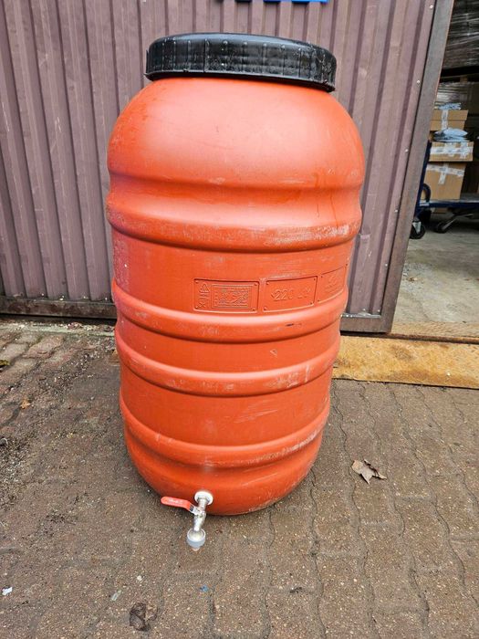 Beczka plastikowa z KRANEM beczki plastikowe 220 L