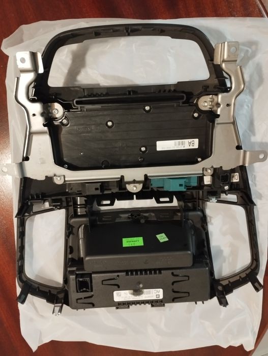 Vendo rádio e painel multifunções Opel Insignia

Painel Rádio CD Mul