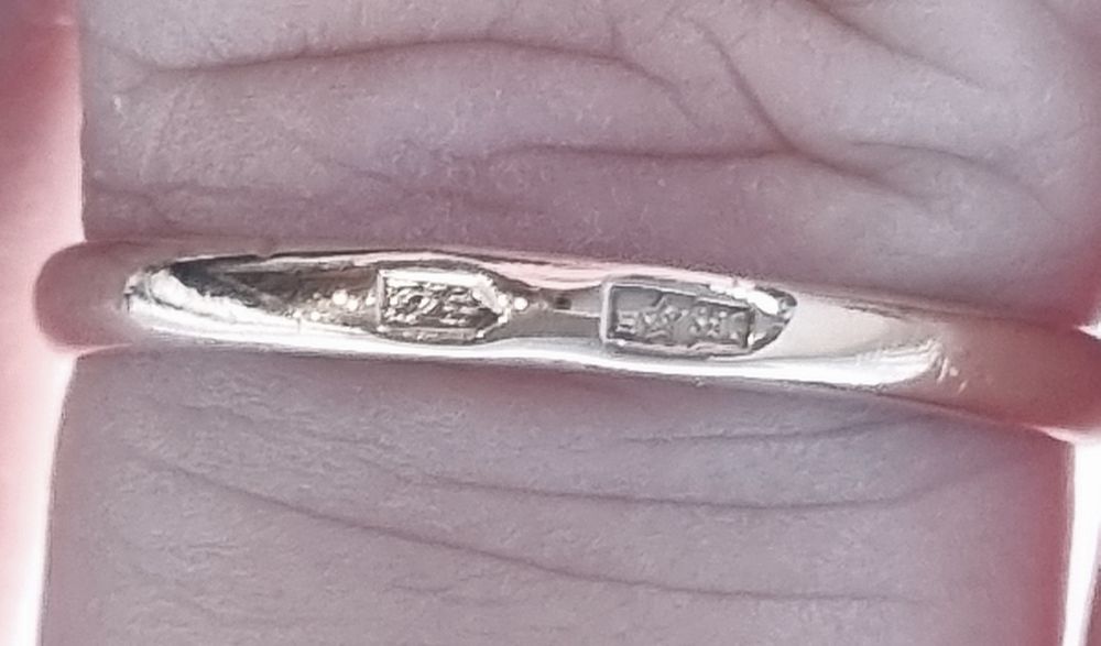 Золота каблучка з діамантами. ct 0,83