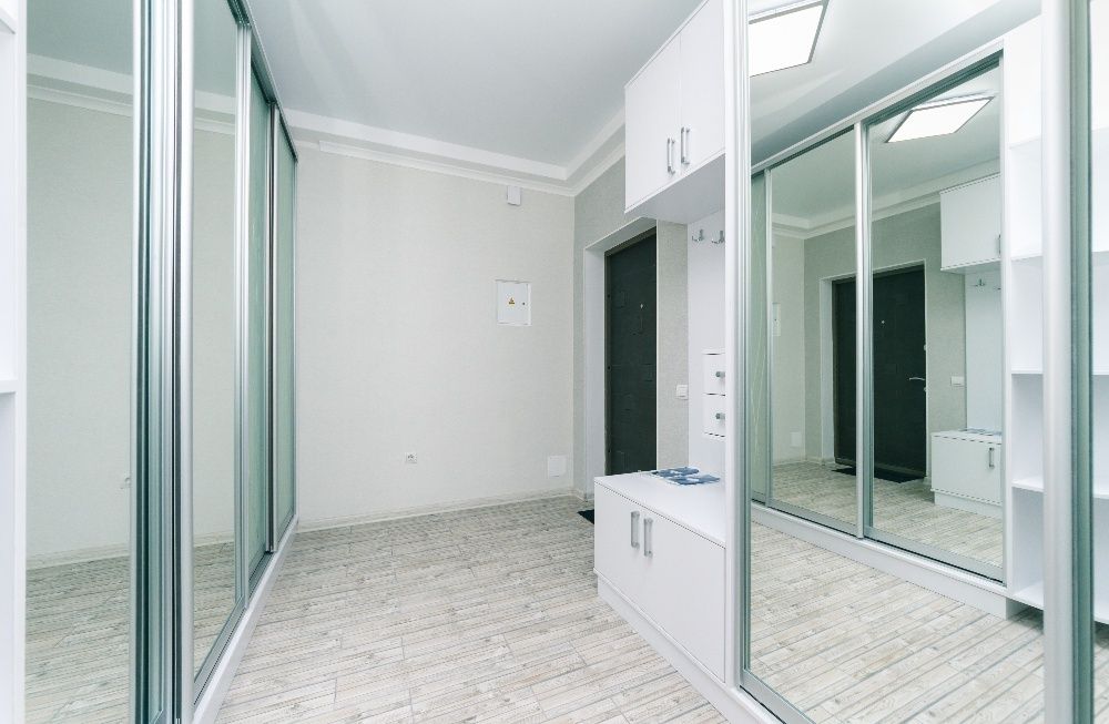 Подобова оренда видової двокімнатної, сповненої затишку і тепла.