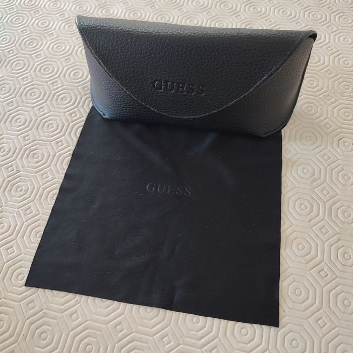 Caixa para óculos original Guess - Em pele