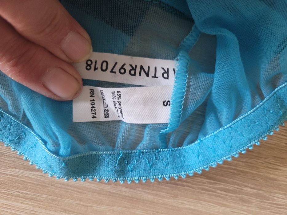 Super  sexy  niebieskie  stringi z falbanką